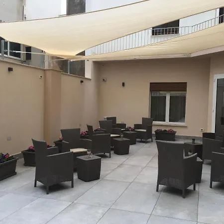 Enea בית הארחה 3*